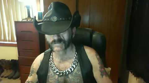 Snapshot of leathergreaser chatting on November 16, 10:15 pm leathergreaser online show from November 16, 10:15 pm