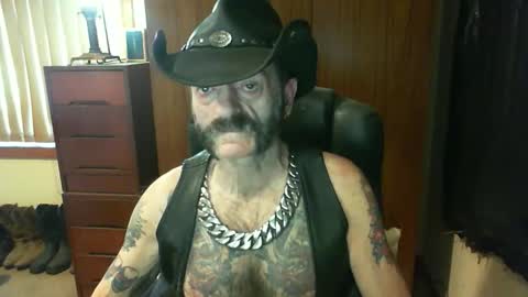 Snapshot of leathergreaser chatting on November 17, 11:43 pm leathergreaser online show from November 17, 11:43 pm