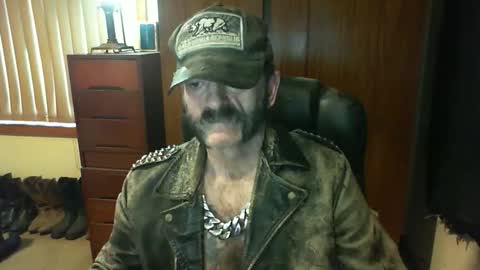 Snapshot of leathergreaser chatting on November 19, 7:58 pm leathergreaser online show from November 19, 7:58 pm