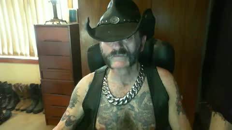 Snapshot of leathergreaser chatting on November 23, 7:19 am leathergreaser online show from November 23, 7:19 am
