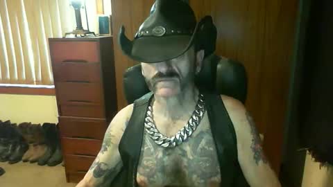 Snapshot of leathergreaser chatting on November 27, 8:11 pm leathergreaser online show from November 27, 8:11 pm