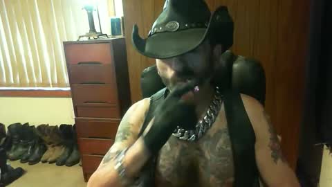 Snapshot of leathergreaser chatting on November 30, 8:24 pm leathergreaser online show from November 30, 8:24 pm