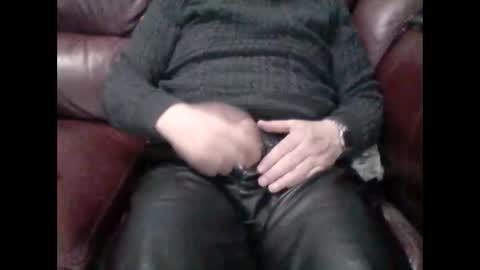 leatherpants68 online show from December 4, 10:19 pm
