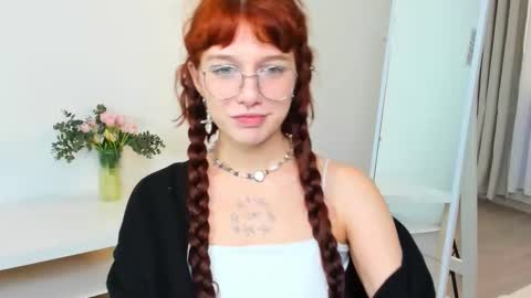 leelooyolo online show from November 9, 10:35 am