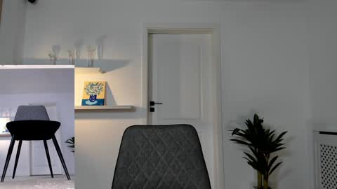 Elle  online show from December 10, 11:22 am