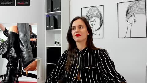 Elle  online show from March 10, 11:21 am