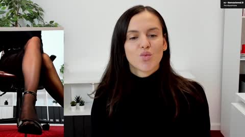 Elle  online show from October 2, 6:42 am