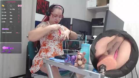 Snapshot of leidycrstnch21 chatting on November 21, 2:38 pm LeidyDi223 online show from November 21, 2:38 pm