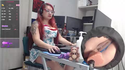 Snapshot of leidycrstnch21 chatting on November 24, 2:39 pm LeidyDi223 online show from November 24, 2:39 pm