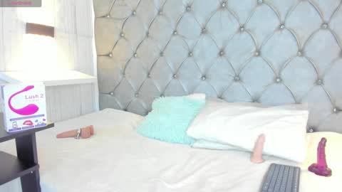 LEIGH ANGELS online show from January 10, 1:32 am