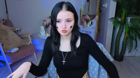 Leila online show from October 25, 1:29 pm