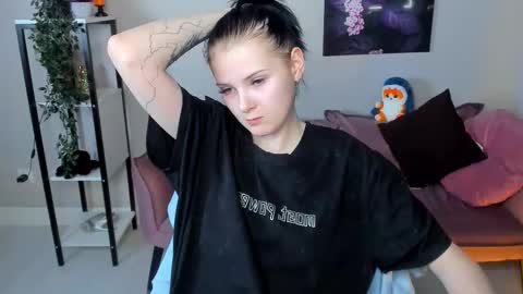 Leila online show from November 22, 5:56 pm