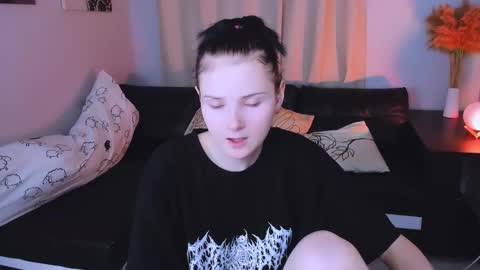 Leila online show from November 27, 1:57 pm