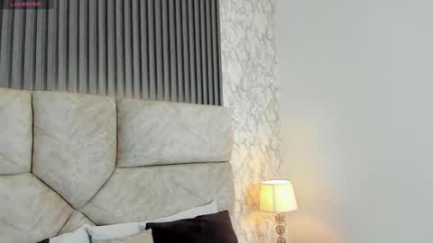 leilapons online show from October 18, 7:03 pm