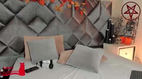 Leizathompson online show from October 7, 10:40 pm