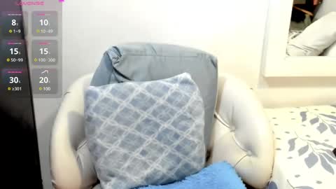 Snapshot of lenz335100 chatting on January 10, 1:10 am lenz335100 online show from January 10, 1:10 am