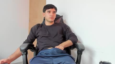 Leo Jones online show from February 4, 9:20 pm