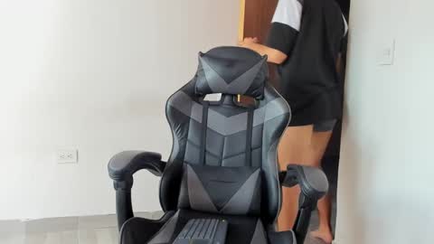 Leo Jones online show from February 17, 7:10 pm