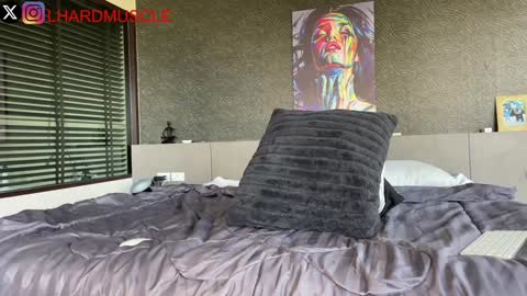 Leon online show from December 2, 2:42 am