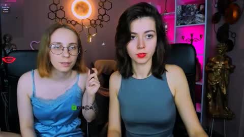 Leona online show from November 20, 7:02 pm