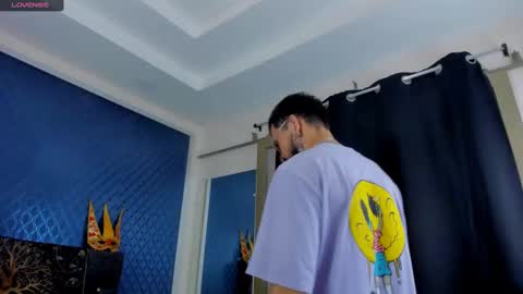 Snapshot of leondevereda_ chatting on February 13, 7:52 pm Len online show from February 13, 7:52 pm