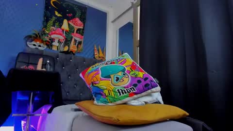 Snapshot of leondevereda_ chatting on February 24, 9:09 pm Len online show from February 24, 9:09 pm