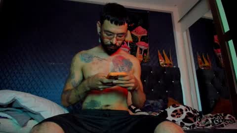 Snapshot of leondevereda_ chatting on March 12, 11:31 am Len online show from March 12, 11:31 am