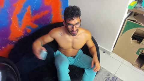 Snapshot of leondevereda_ chatting on October 18, 12:24 am Len online show from October 18, 12:24 am