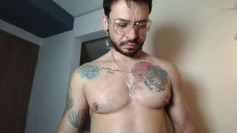 Snapshot of leondevereda_ chatting on December 18, 12:38 am Len online show from December 18, 12:38 am