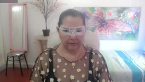 leonela   online show from February 20, 6:35 pm