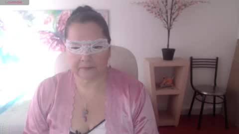 leonela   online show from February 22, 7:25 pm