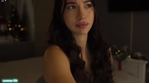 Leora online show from December 31, 4:04 pm