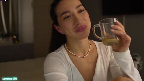 Leora online show from January 4, 3:28 pm