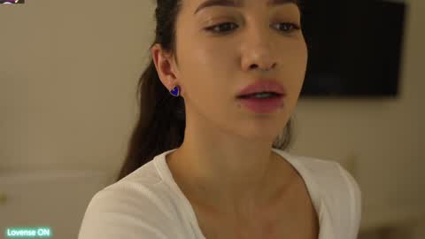 Leora online show from January 28, 4:52 pm