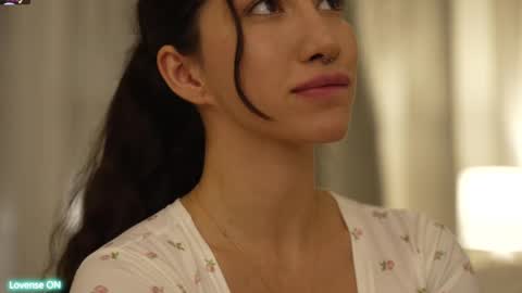 Leora online show from February 9, 4:40 pm