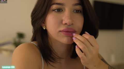 Leora online show from February 25, 5:04 pm