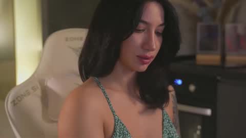 Leora online show from November 10, 5:34 pm