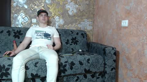 Snapshot of leoroman chatting on January 12, 1:37 pm leoroman online show from January 12, 1:37 pm