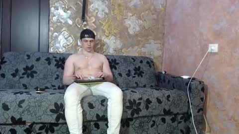 Snapshot of leoroman chatting on February 16, 3:48 pm leoroman online show from February 16, 3:48 pm