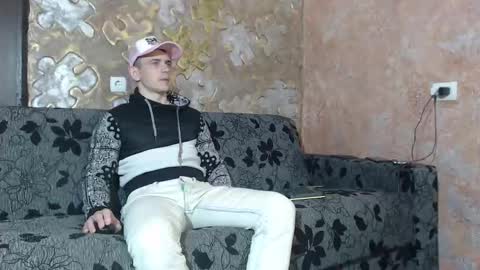 Snapshot of leoroman chatting on October 24, 8:00 am leoroman online show from October 24, 8:00 am