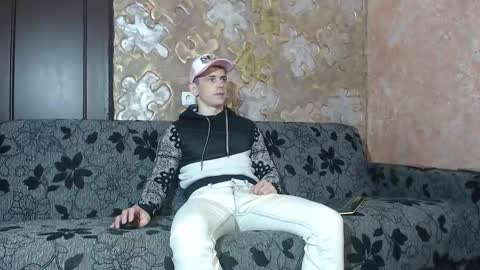 Snapshot of leoroman chatting on October 25, 9:06 am leoroman online show from October 25, 9:06 am