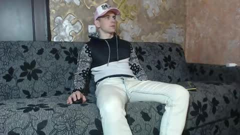 Snapshot of leoroman chatting on October 26, 8:31 am leoroman online show from October 26, 8:31 am