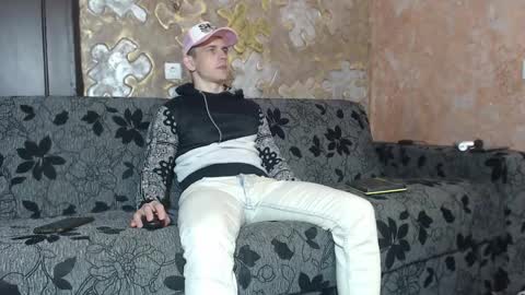 Snapshot of leoroman chatting on October 31, 1:45 pm leoroman online show from October 31, 1:45 pm