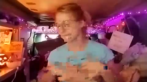 LesleyGumGrass- The Boring Trans girl online show from October 17, 4:53 pm