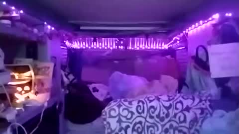 LesleyGumGrass- The Boring Trans girl online show from November 1, 7:54 am