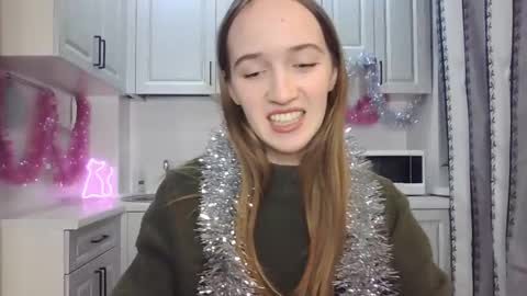 Snapshot of leslie_my_lovee chatting on December 16, 8:05 pm LESLIE online show from December 16, 8:05 pm