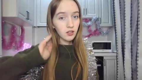 Snapshot of leslie_my_lovee chatting on December 22, 7:52 pm LESLIE online show from December 22, 7:52 pm