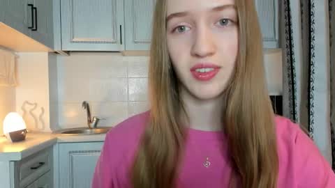 Snapshot of leslie_my_lovee chatting on October 25, 2:35 pm LESLIE online show from October 25, 2:35 pm