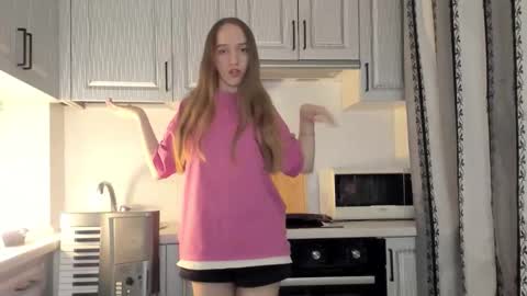 Snapshot of leslie_my_lovee chatting on December 13, 7:53 pm LESLIE online show from December 13, 7:53 pm