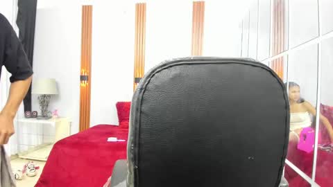 L E S L E Y  AND  D R A K O online show from March 6, 10:15 pm